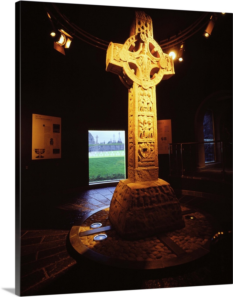 Ireland, Offaly, Clonmacnoise site, high cross
