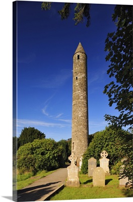 Ireland, Wicklow, Glendalough's old cemetery and the 33 meters high Round Tower