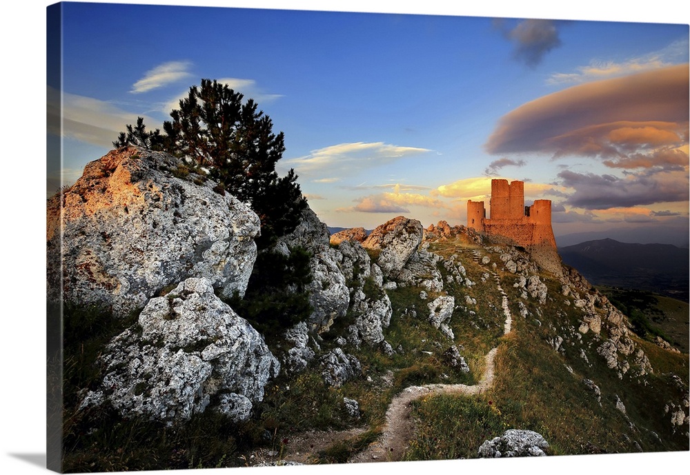 Italy, Abruzzo, L'Aquila district, Gran Sasso National Park, Calascio, Rocca Calascio at sunset