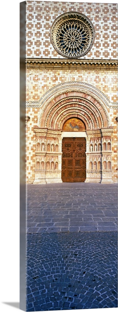 Italy, Abruzzo, L'Aquila, Basilica di Santa Maria di Collemaggio, facade