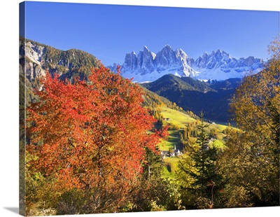 Italy, Alto Adige, Alps, Val di Funes, Santa Maddalena, View towards Odle range