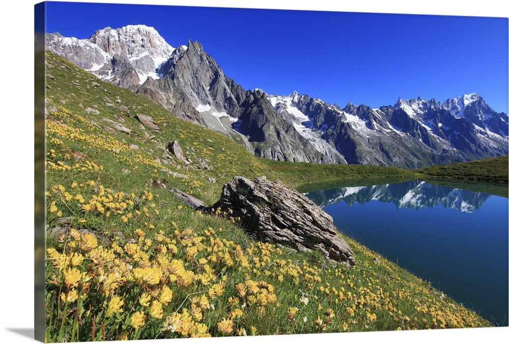 Italy, Aosta Valley, Alps, Courmayeur, Val Veny, Lac Checrouit