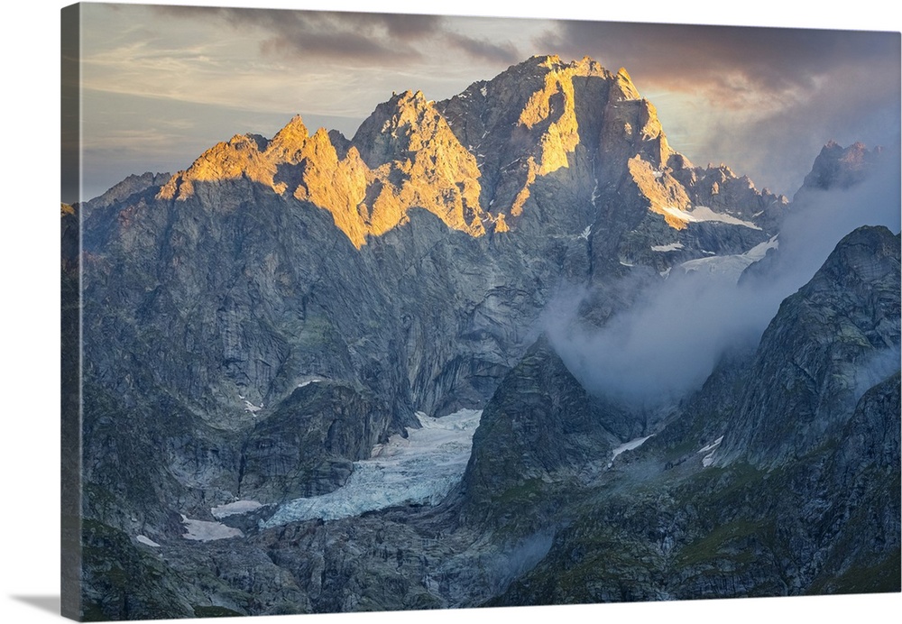 Italy, Aosta Valley, Aosta district, Courmayeur, Val Ferret, Alps, Mont Blanc Mountain (4810m), Monte Bianco di Courmayeur...