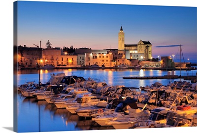 Italy, Apulia, Adriatic Coast, Bari district, Murge, Trani, View across the harbour