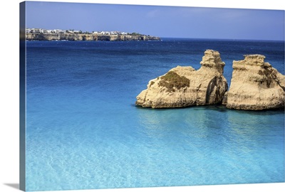 Italy, Apulia, Lecce district, Rock formation near the Two Sisters, Torre dell'Orso