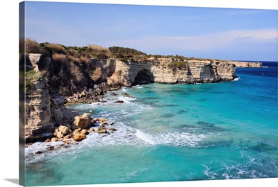 Italy, Apulia, Otranto, Coastal landscape with the white cliffs at Baia dei Turchi