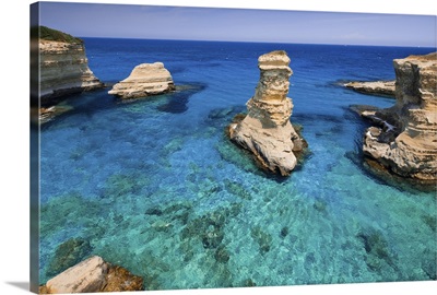 Italy, Apulia, Salentine Peninsula, rocky coastline
