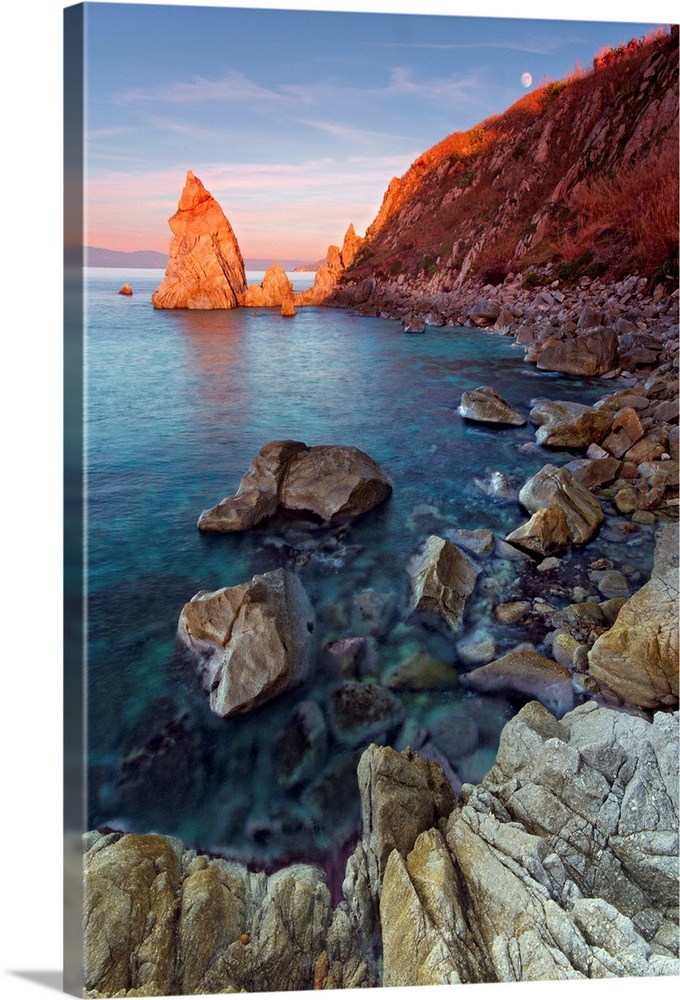 Italy, Calabria, Mediterranean sea, Vibo Valentia district, Parghelia, Pizzuta Rock at sunset, Parghelia.