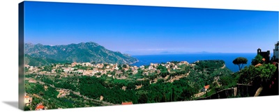 Italy, Campania, Amalfi Coast, Ravello, view over town and coast