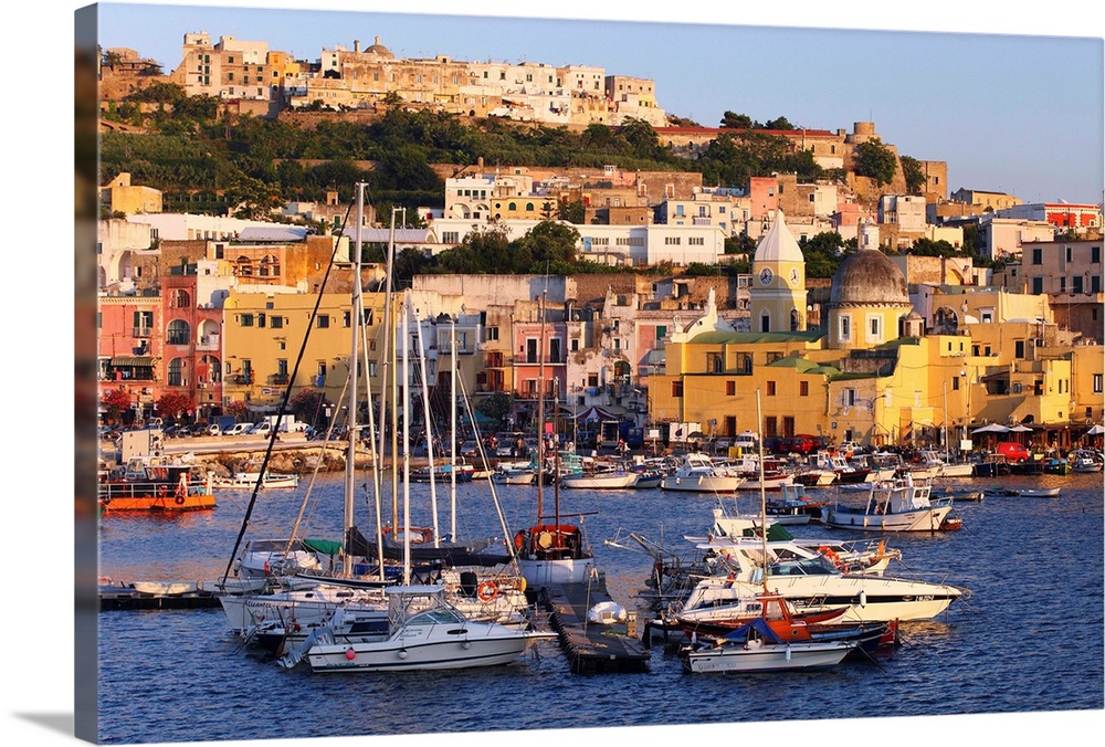 Italy, Campania, Mediterranean sea, Tyrrhenian coast, Napoli district, Procida, Marina Grande, harbour