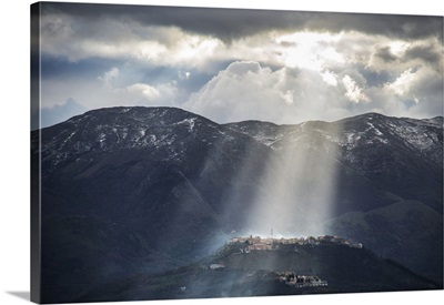 Italy, Campania, Salerno District, Cilento, Teggiano, Ray Of Light On Teggiano