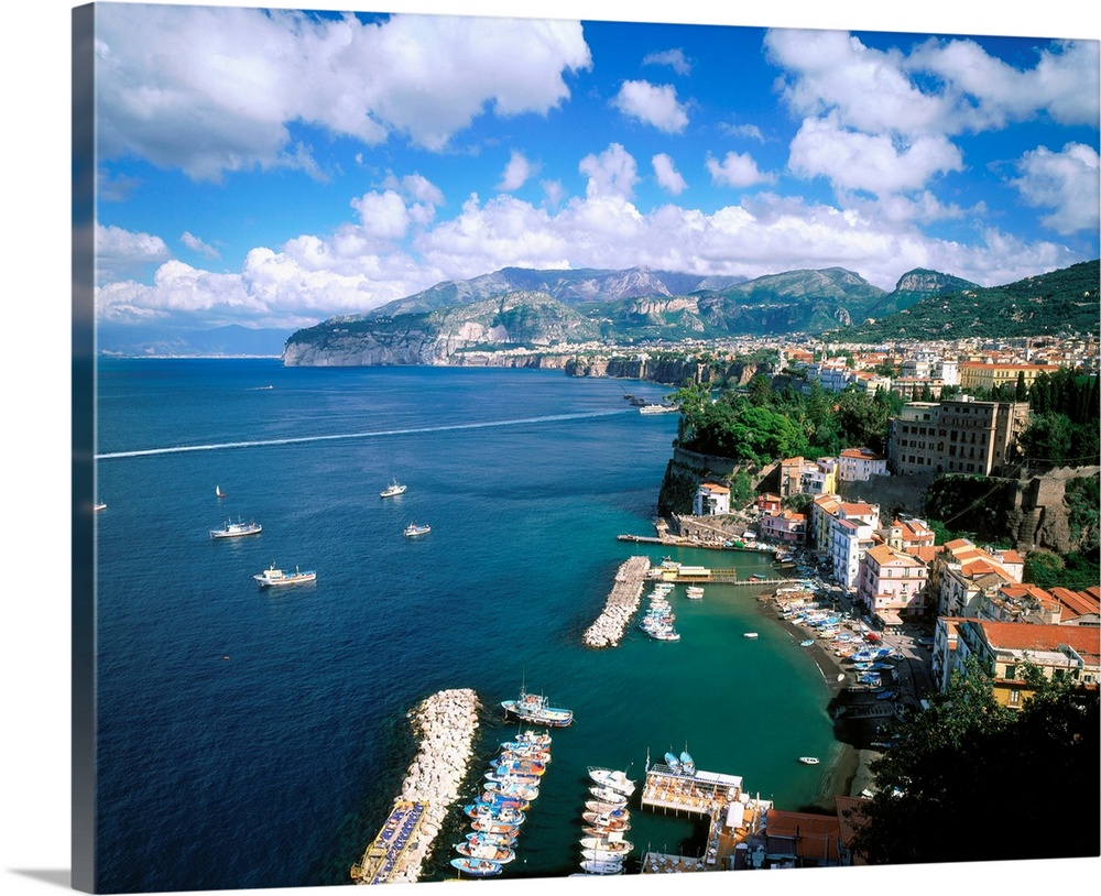 Italy, Campania, Sorrento, view of the town and Gulf of Naples