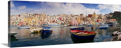 Italy, Campania, Tyrrhenian coast, Napoli district, Procida, La Corricella, harbor