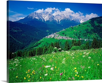 Italy, Dolomites, Comelico Superiore, Candide village towards Dolomiti di Sesto