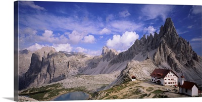 Italy, Dolomites, Locatelli refuge towards Laghi dei Piani, Monte Paterno