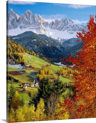 Italy, Dolomites, Val di Funes, Santa Maddalena village and the Odle Range