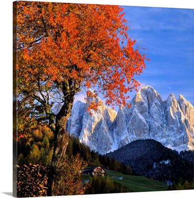 Italy, Dolomites, Val di Funes, view towards the Odle Range (Geisler Gruppe)