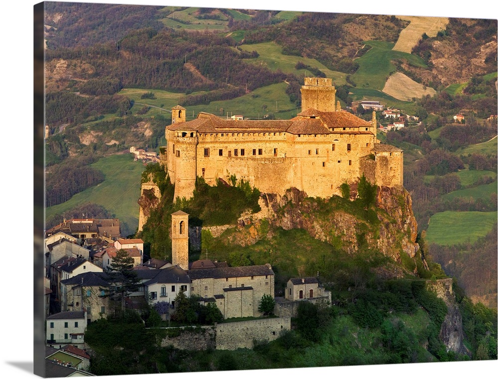 Italy, Emilia-Romagna, Mediterranean area, Parma district, Bardi, The Castle of Bardi