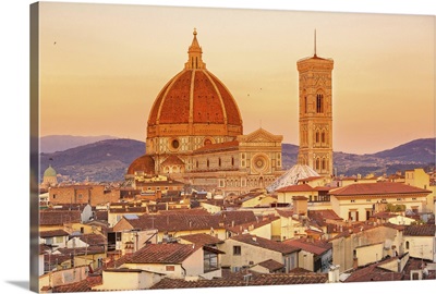 Italy, Florence, Duomo Santa Maria del Fiore, Duomo and Giotto's Bell Tower at sunset