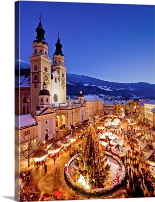 Italy, Isarco Valley, Bressanone, Piazza Duomo, Christmas market