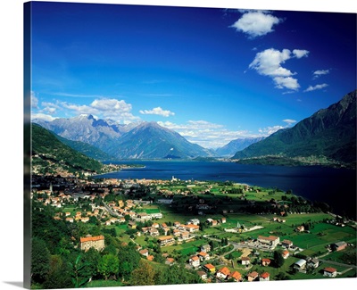 Italy, Lake Como, view towards lake