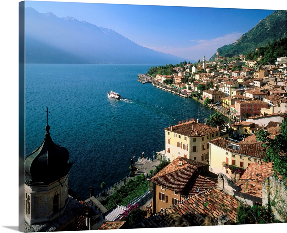 Italy, Lake Garda, Limone sul Garda towards Monte Baldo