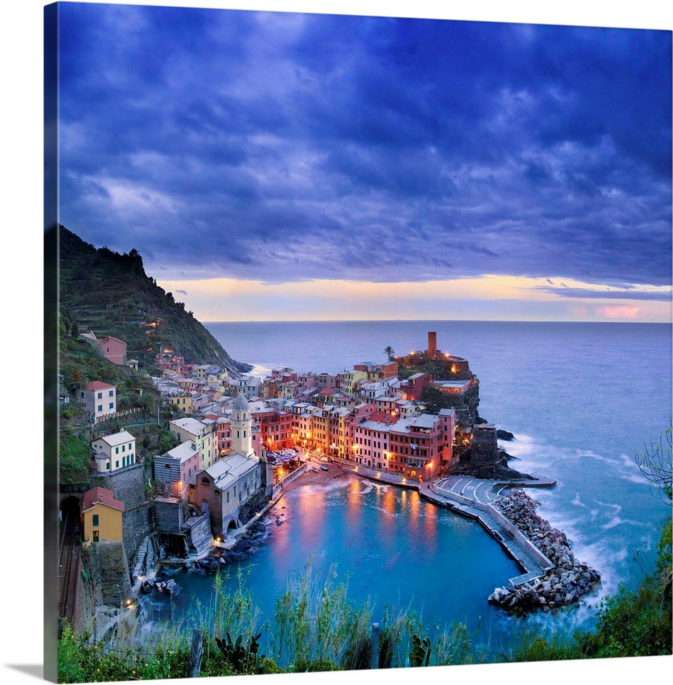 Italy, Liguria, Cinque Terre, View of Vernazza