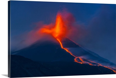 Italy, Mount Etna, lava flowing from the south-east crater into the Valle del Bove