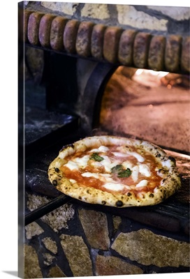 Italy, Naples, Pizzeria da Attlio, pizza margherita