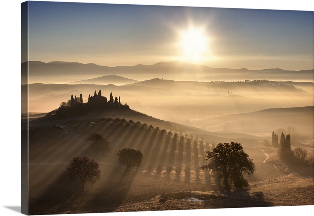 Italy, Tuscany, Siena district, Orcia Valley, Famous Tuscan view with Podere Belvedere at sunrise.