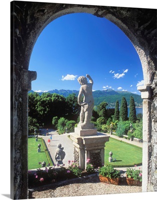 Italy, Piedmont, Isola Bella, view towards the park from Borromeo Palace