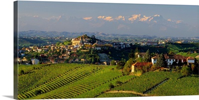 Italy, Piedmont, Monferrato, Castagnole delle Lanze village and Monte Rosa in background