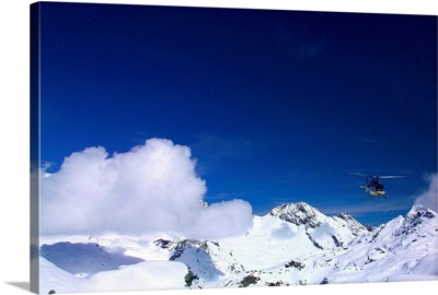 Italy, Piedmont, Monterosa ski area, helicopter for heli-skiing