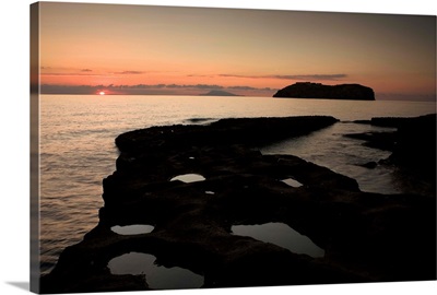 Italy, Pontine Islands, Ventotene, Rocks at the sunrise and Santo Stefano island