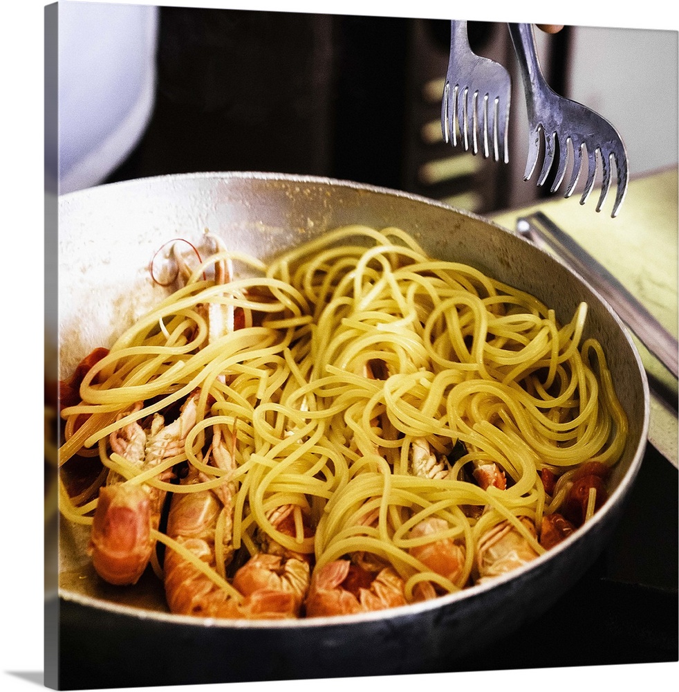 Italy, Preparation of the traditional spaghetti alla busara (pasta with scampi)
