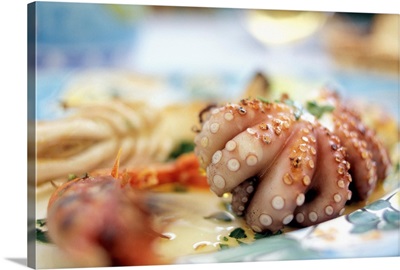 Italy, Puglia, Bari, Al Pescatore restaurant, seafood platter