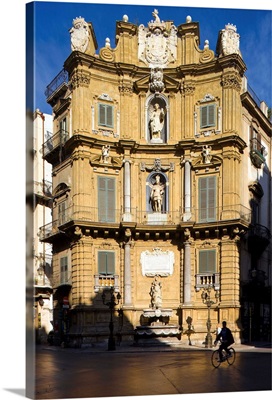 Italy, Sicily, Palermo, One of the four palaces in Quattro Canti cross streets