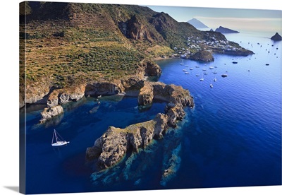 Italy, Sicily, Panarea, Cala Junco, Dattilo, Basiluzzo islets and Stromboli island