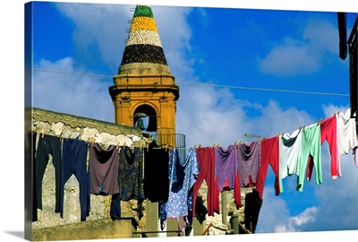 Italy, Sicily, Pietraperzia, clothesline