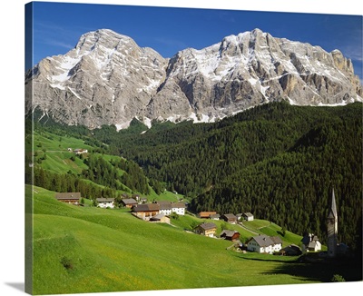 Italy, South Tyrol, Alta Badia, La Valle (Wengen), view towards Cima Dieci