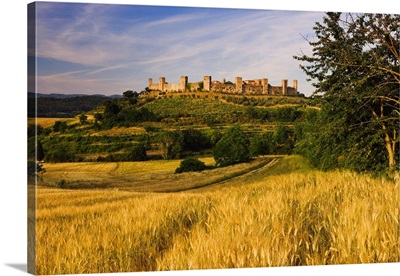 Italy, Tuscany, Chianti, View towards Monteriggioni, fortified medieval village