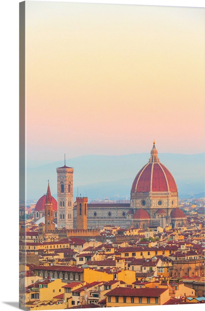 Italy, Tuscany, Firenze district, Florence, Duomo Santa Maria del Fiore, Florence Cathedral at sunrise.