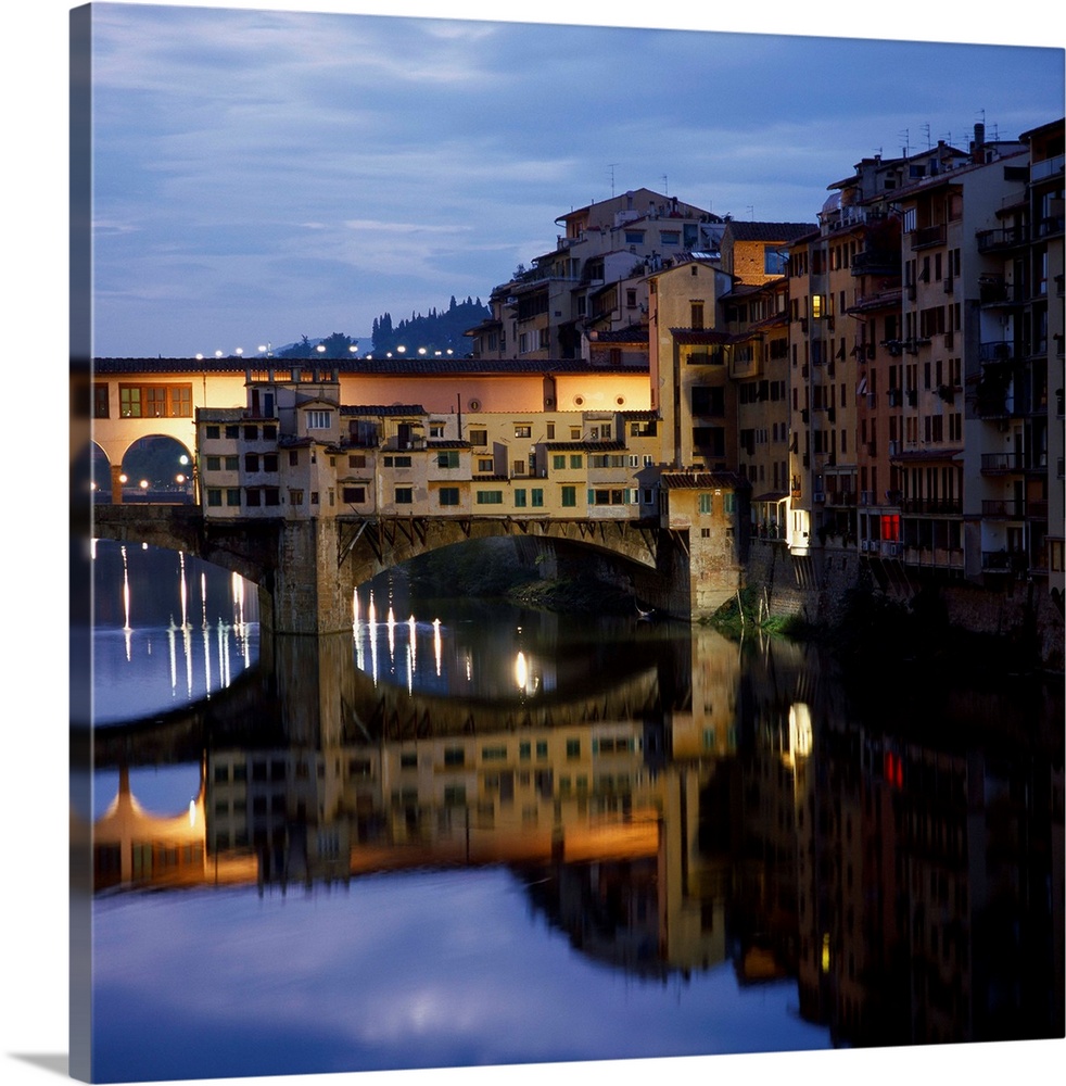 Italy, Tuscany, Florence, Ponte Vecchio at twilight