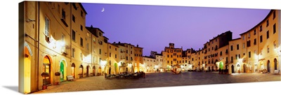 Italy, Tuscany, Lucca, Piazza dell'Anfiteatro, square