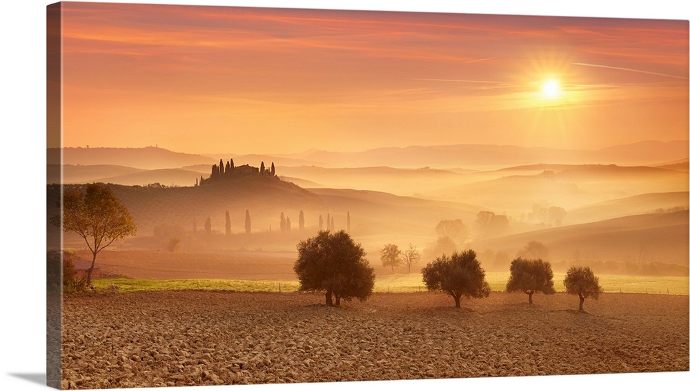 Italy, Tuscany, Siena district, Orcia Valley, Landscape at sunrise, Val d'Orcia.