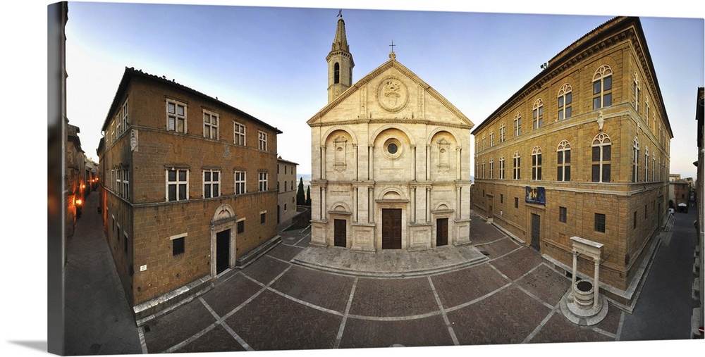 Italy, Tuscany, Siena district, Orcia Valley, Pienza, Piazza (square) Rossellino