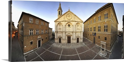 Italy, Tuscany, Siena district, Orcia Valley, Pienza, Piazza (square) Rossellino