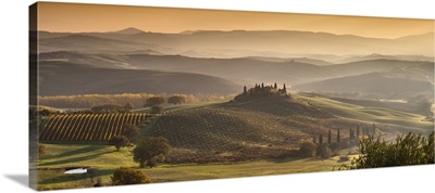 Italy, Tuscany, Siena district, Orcia Valley, Typical country house on top of the hill