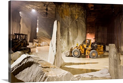 Italy, Tuscany, The underground quarry Galleria Ravaccione