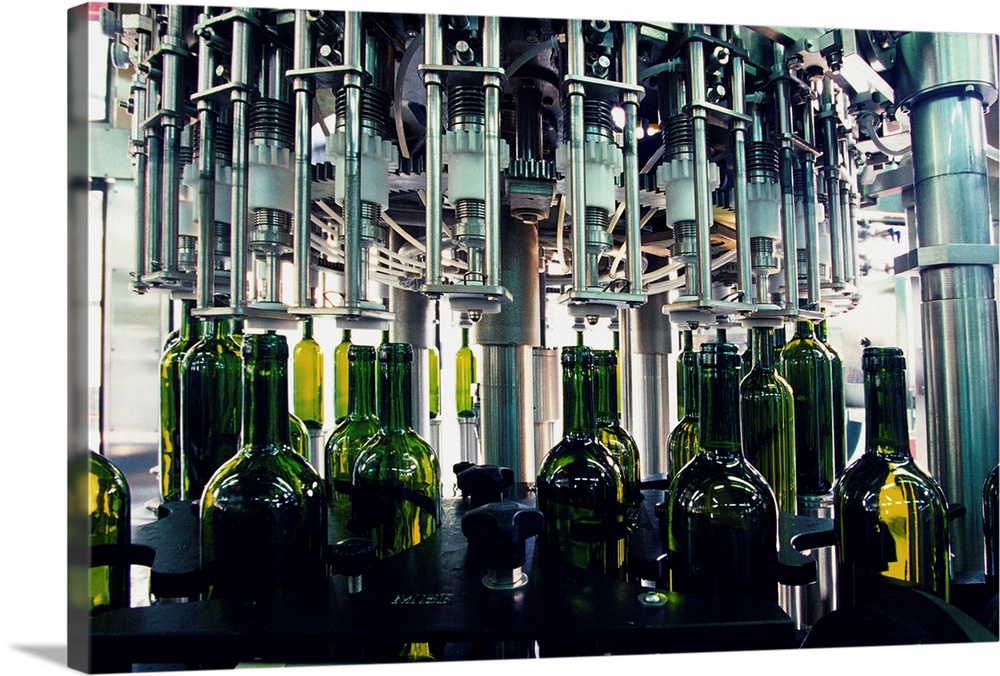 Italy, Tuscany, Ulignano, Bottling line at Terruzzi-Puthod wine maker